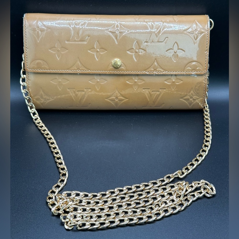 Authenticated Louis Vuitton Vernis Porte Feuille Sarah Long Wallet On Chain